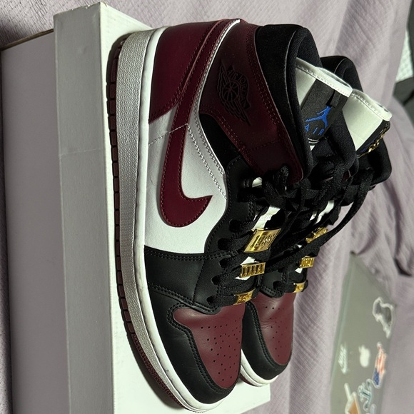 Women’s Air Jordan 1 Mid SE - Picture 5 of 13